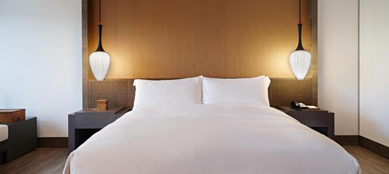Silks Place Tainan Exterior foto A bed